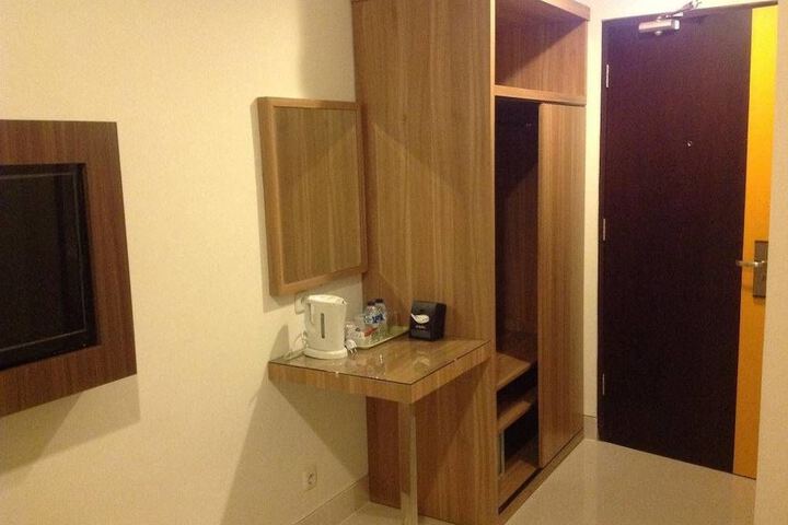 Room 9 of 16