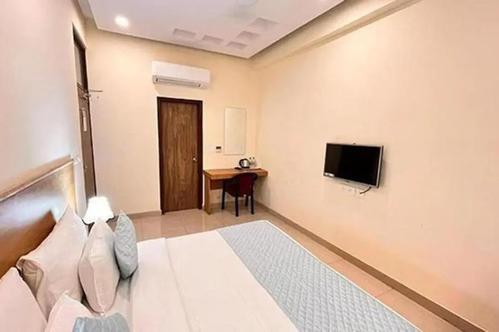 Room 4 of 6