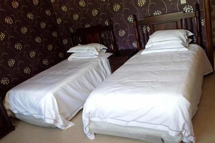 Room 4 of 23