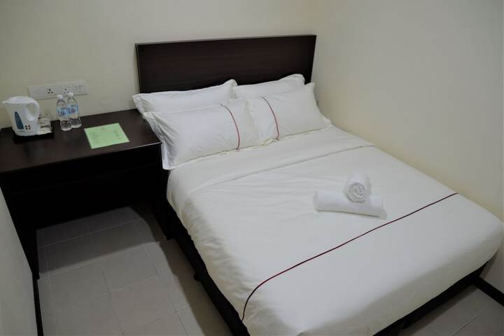 Room 6 of 16