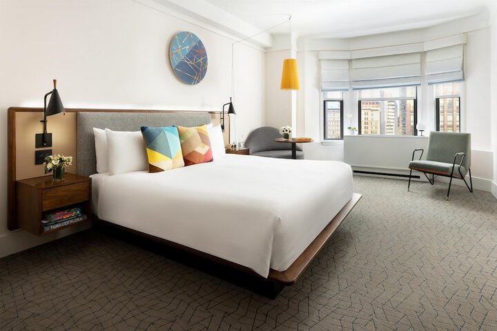 Room 32 of 85