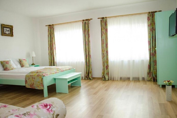 Room 3 of 107