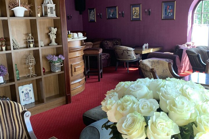 Lounge 101 of 128
