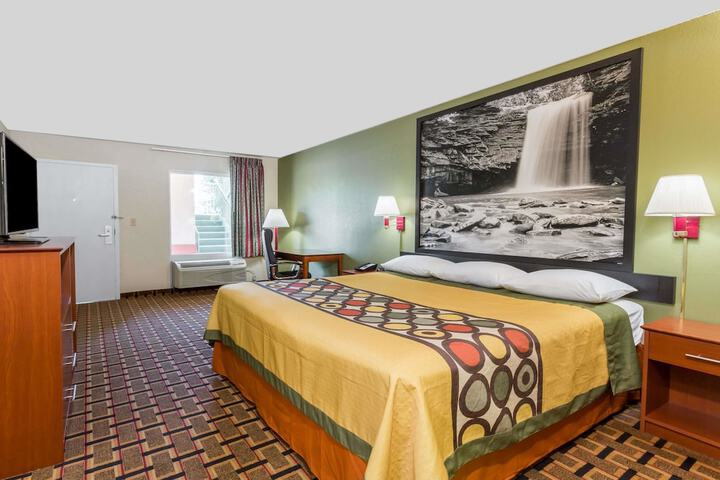 1 King Bed (6 of 8)