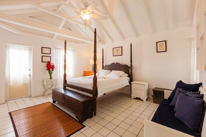 Room 5 of 12