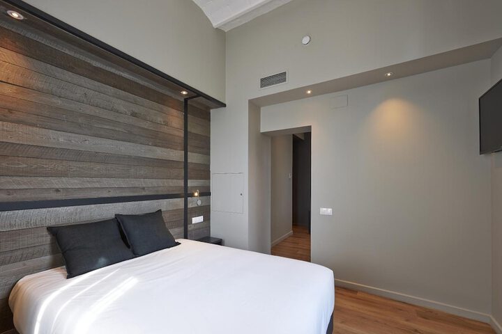 Room 16 of 62