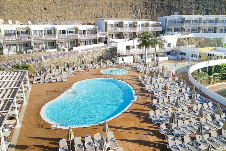 Pool Hotel