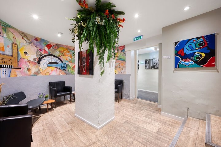 Entrance & Lobby