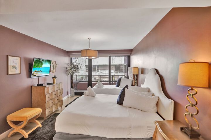 Room 35 of 723