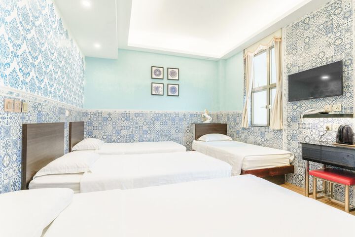 Room 6 of 22