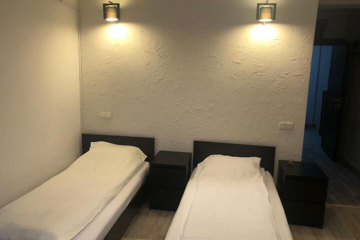 Room 4 of 32