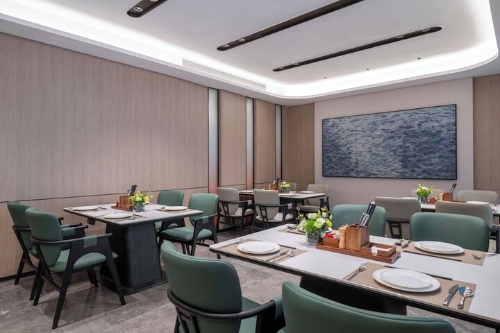 Dining 60 of 87