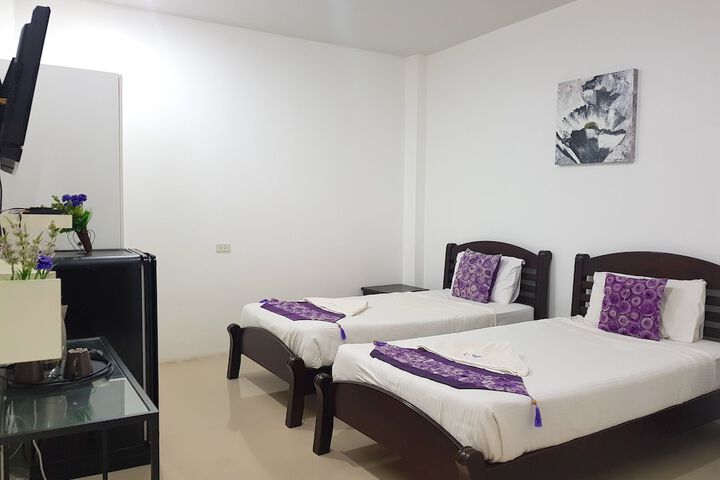 Room 5 of 32