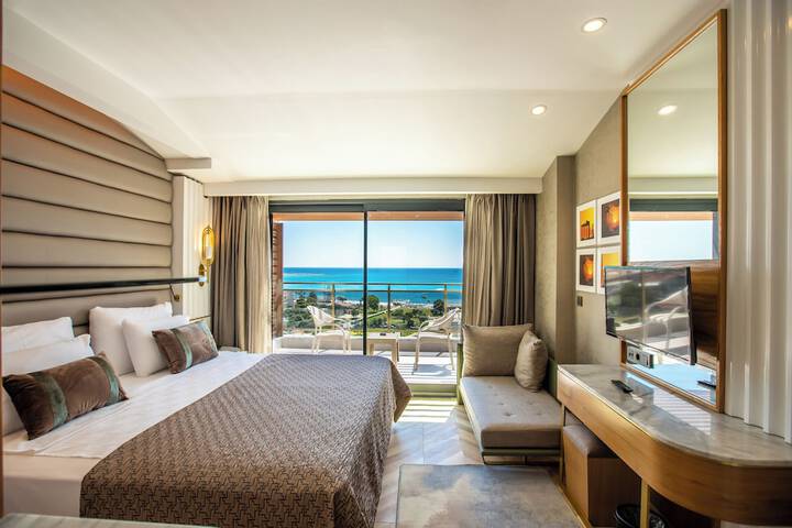Room 14 of 30