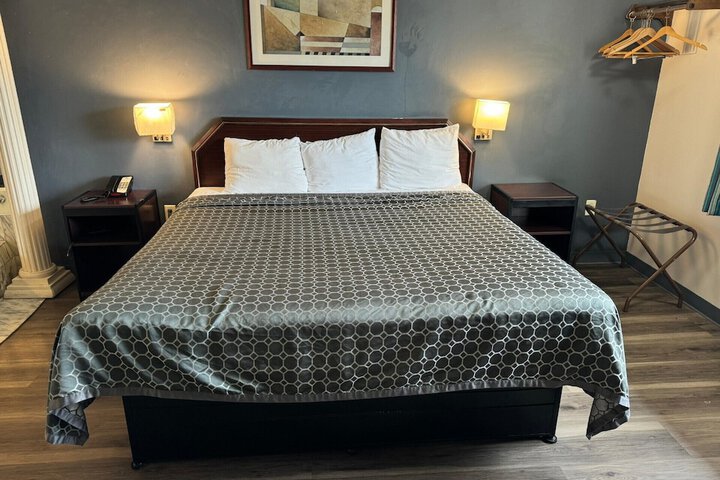 Room 10 of 40