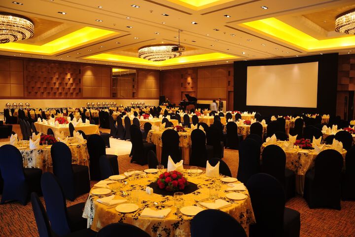 Ballroom/Hall 55 of 67