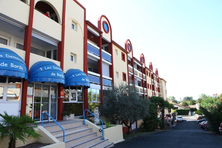 Hotel Entry