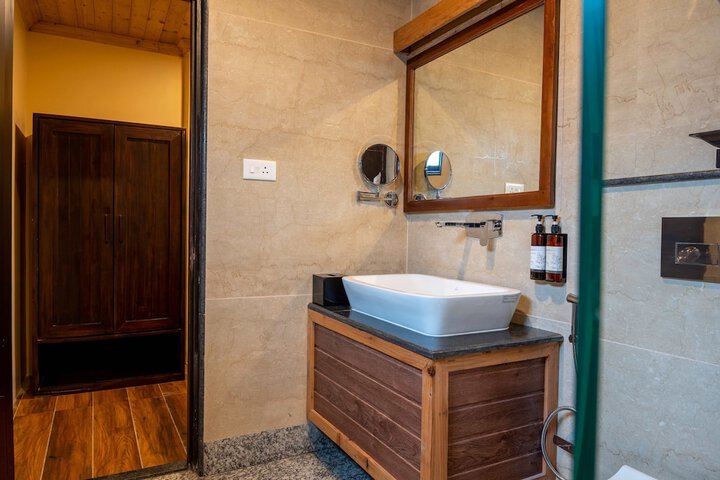 Room 16 of 28