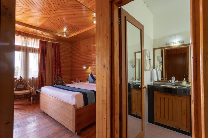 Room 21 of 102