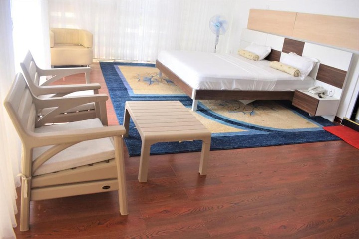 Room 5 of 18