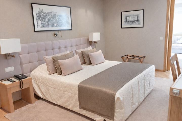 Room 9 of 39
