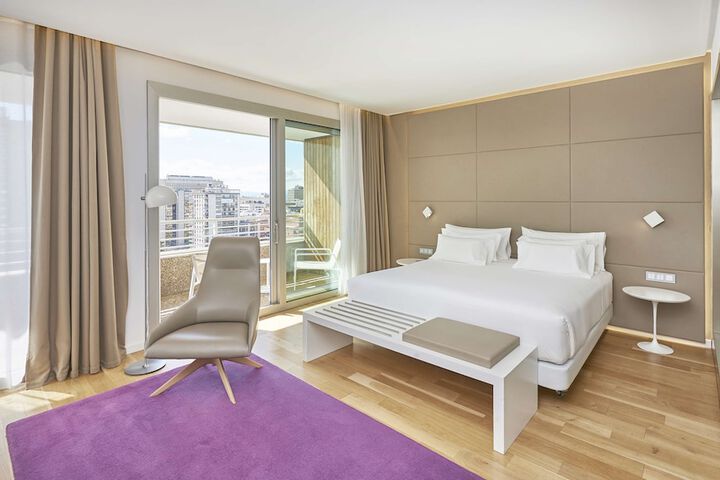 Room 10 of 82