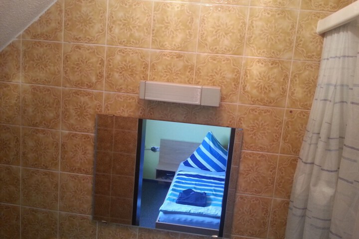 Room 18 of 38