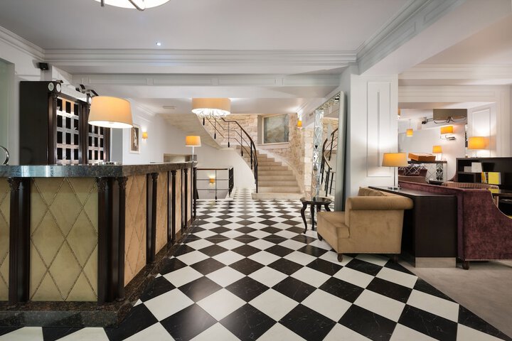 Guest Lobby