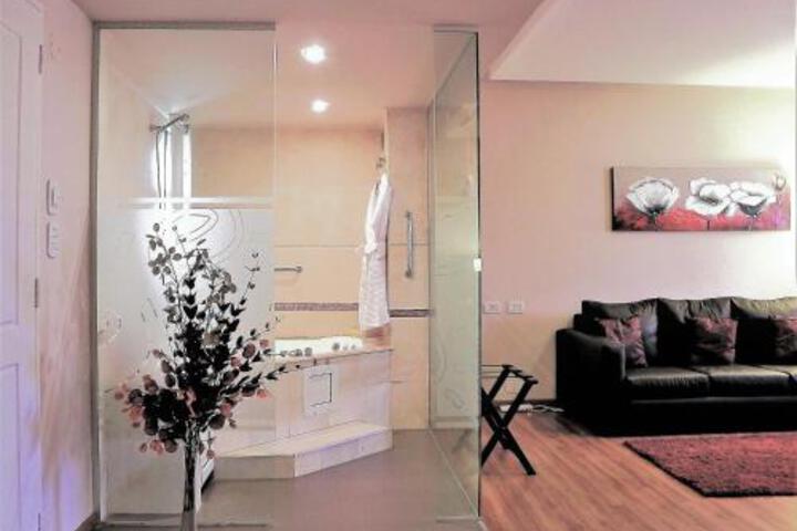 Suite 1 of 6
