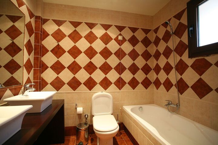 Room 12 of 23