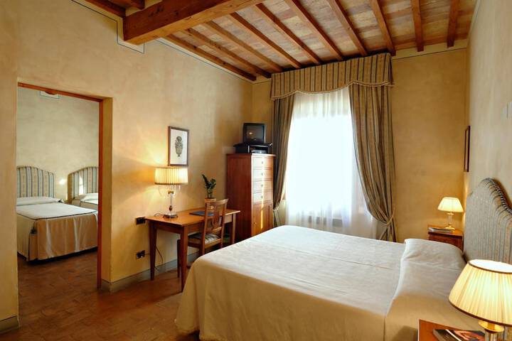 Room 12 of 37