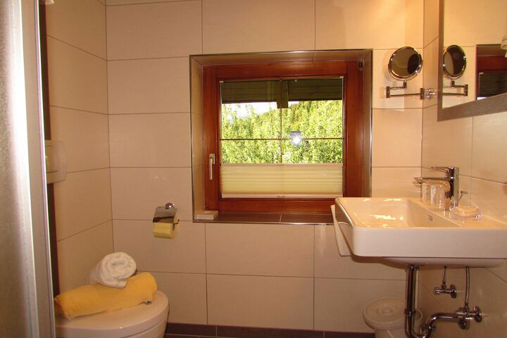 Room 42 of 80