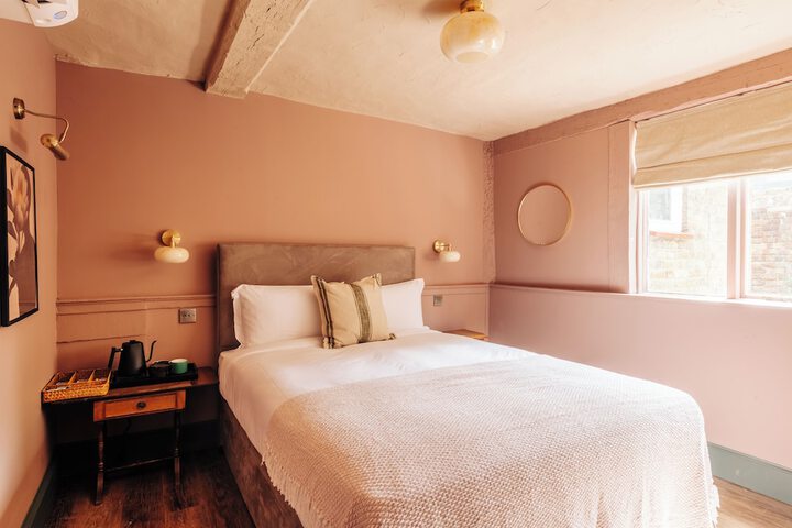 Room 8 of 160