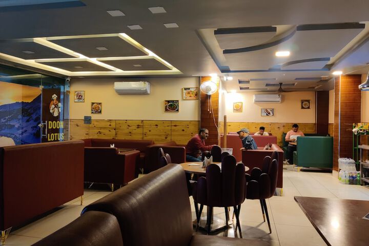 Dining 9 of 13