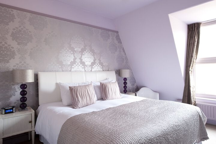 Room 3 of 82