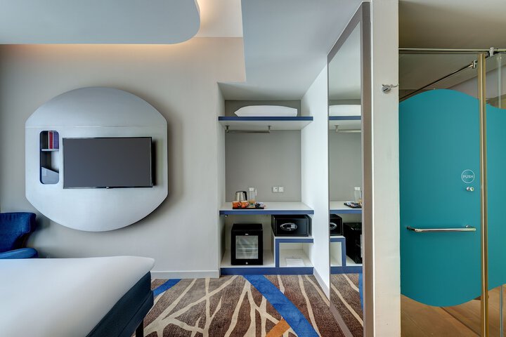 Room 10 of 29