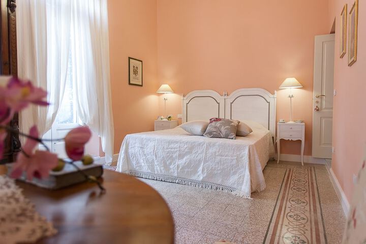 Room 4 of 27