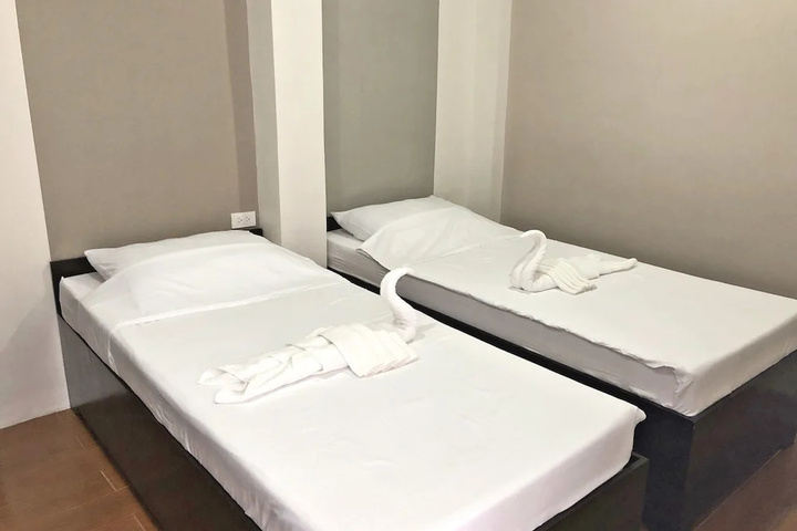 Room 4 of 13
