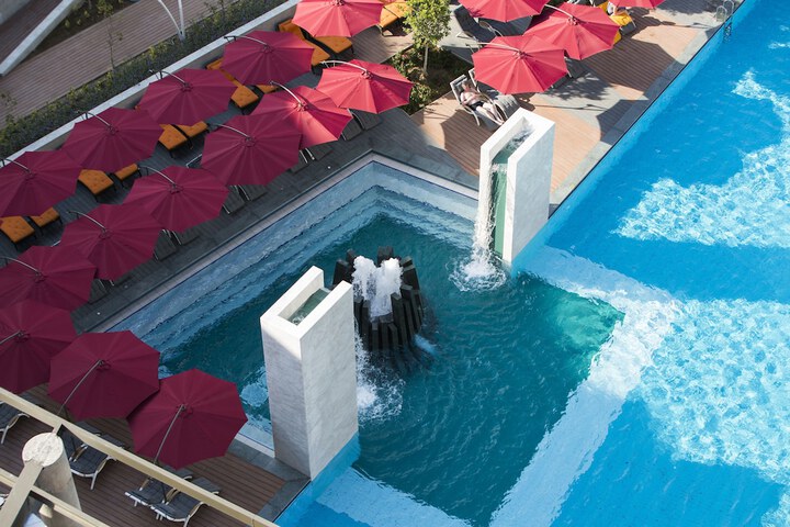Pool 66 of 303