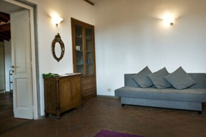 Room 6 of 13
