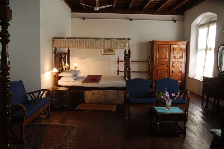 Room 5 of 43
