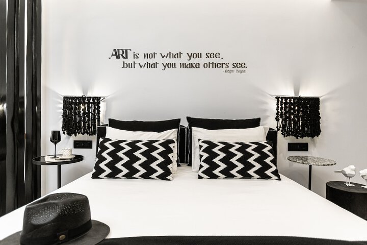 Room 30 of 168