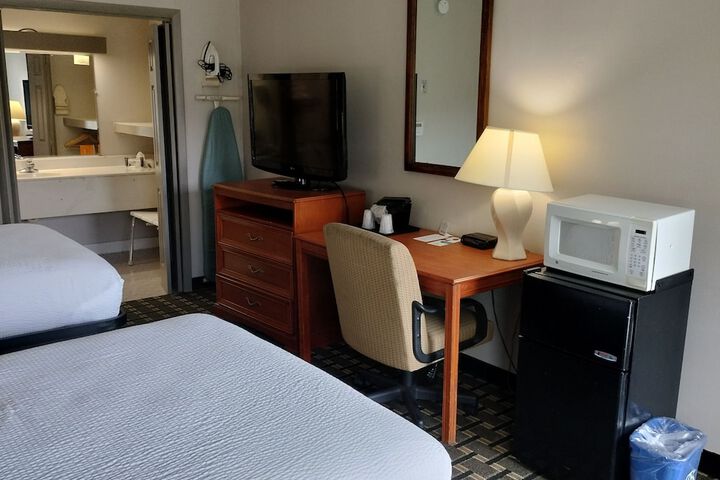 Room 35 of 190