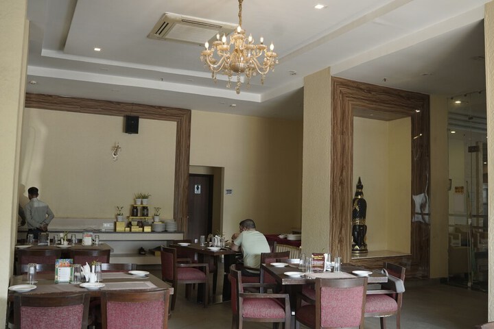 Dining 63 of 90