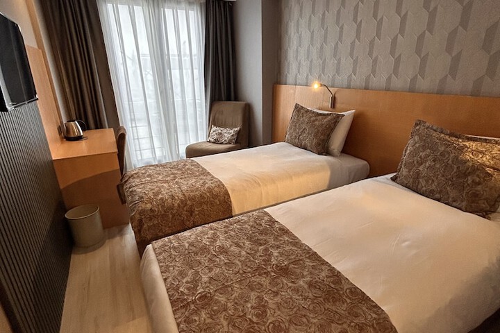 Room 14 of 27