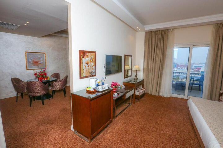 Room 11 of 39