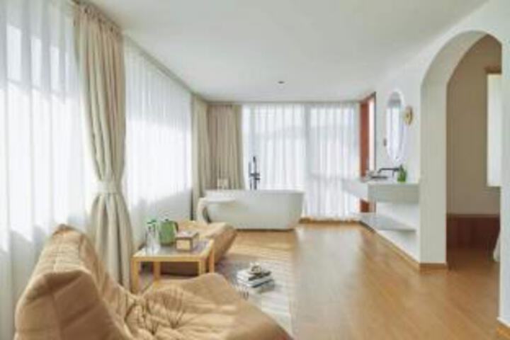 Room 9 of 11