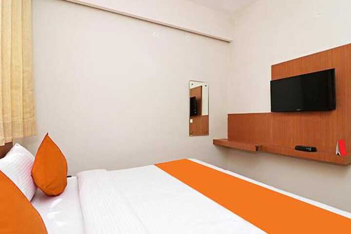Room 9 of 18