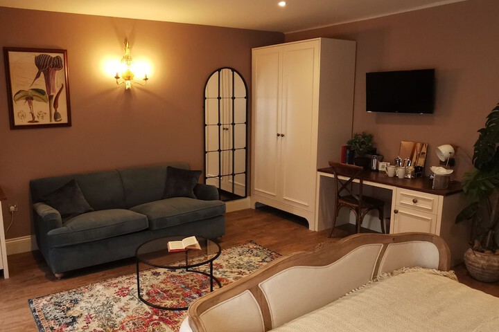 Room 9 of 33