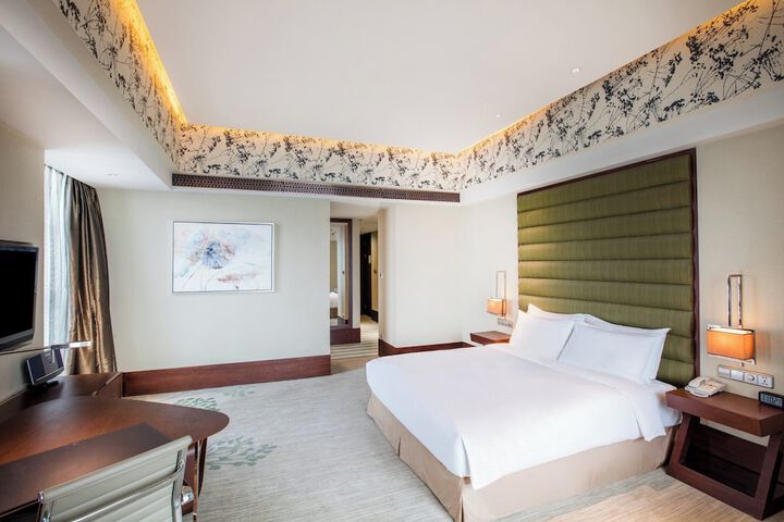 Room 33 of 100